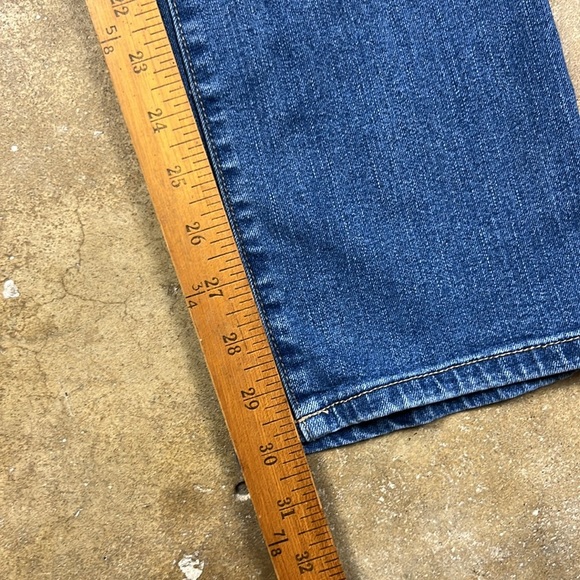 Jones New York Straight Leg Jean with banded waist
Size: 12 - Picture 5 of 7